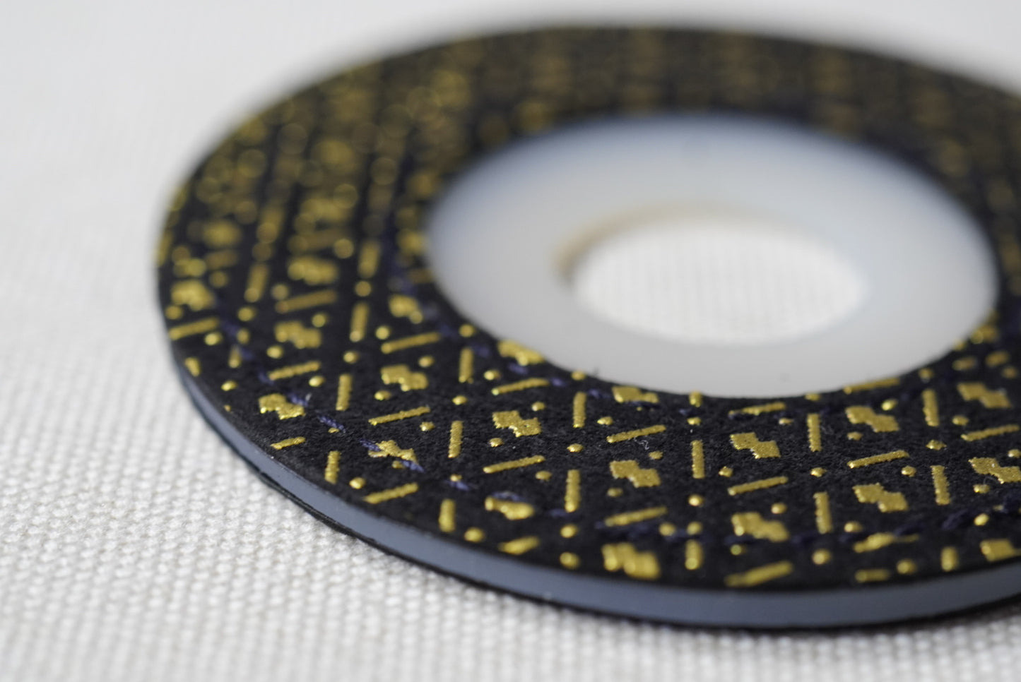 金の麻葉Golden Hemp Leaf - Leather Tsuba Dome
