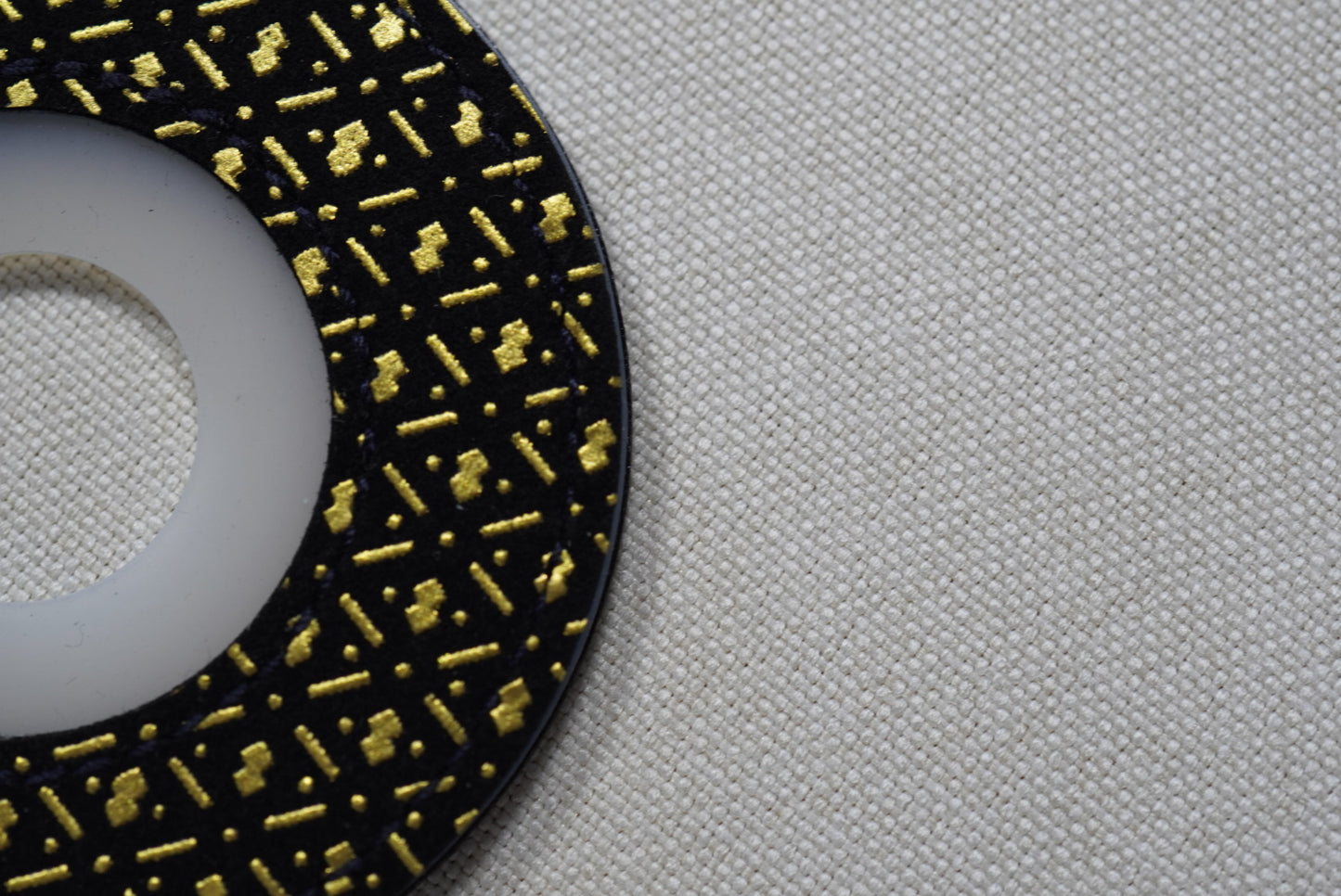 金の麻葉Golden Hemp Leaf - Leather Tsuba Dome