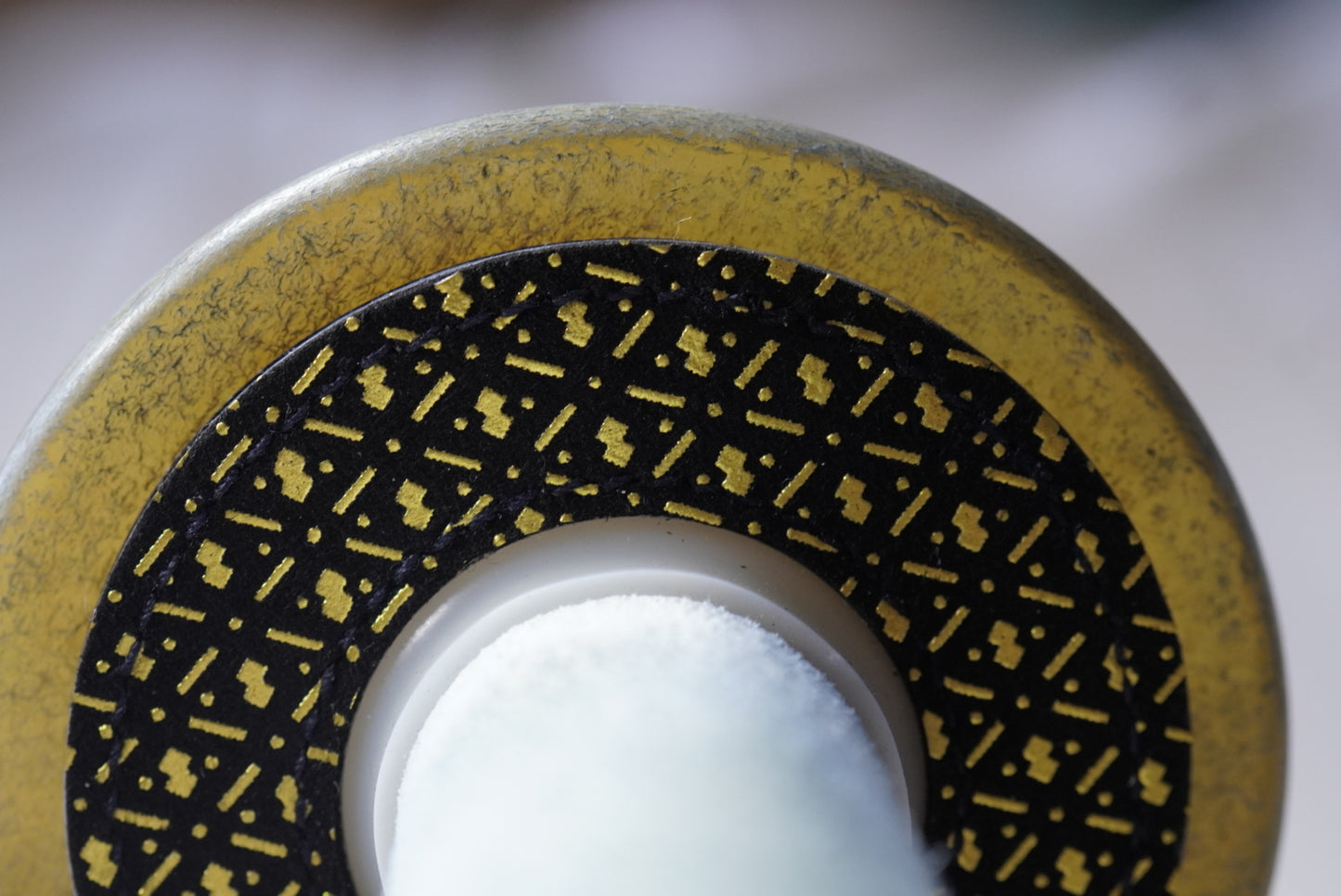 金の麻葉Golden Hemp Leaf - Leather Tsuba Dome